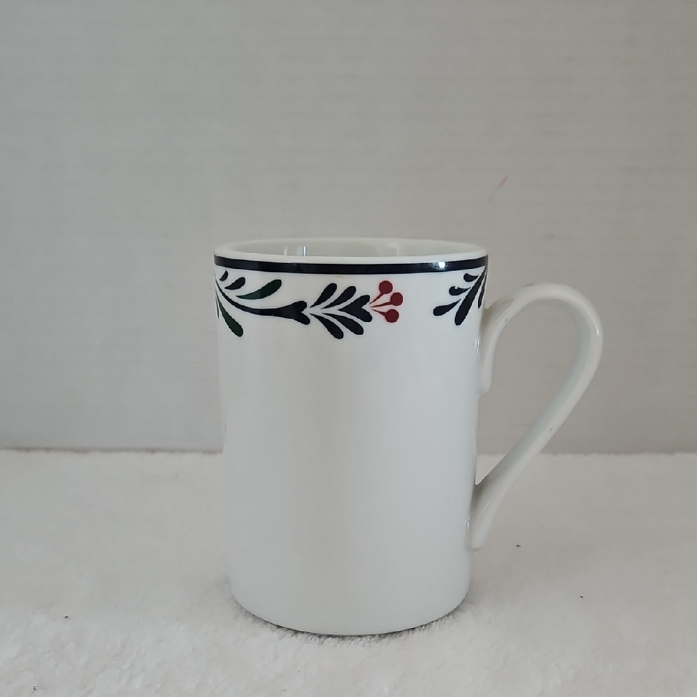 Dansk Bistro Lillihavn Discontinued White Navy Red Berry Floral Coffee Tea Mug